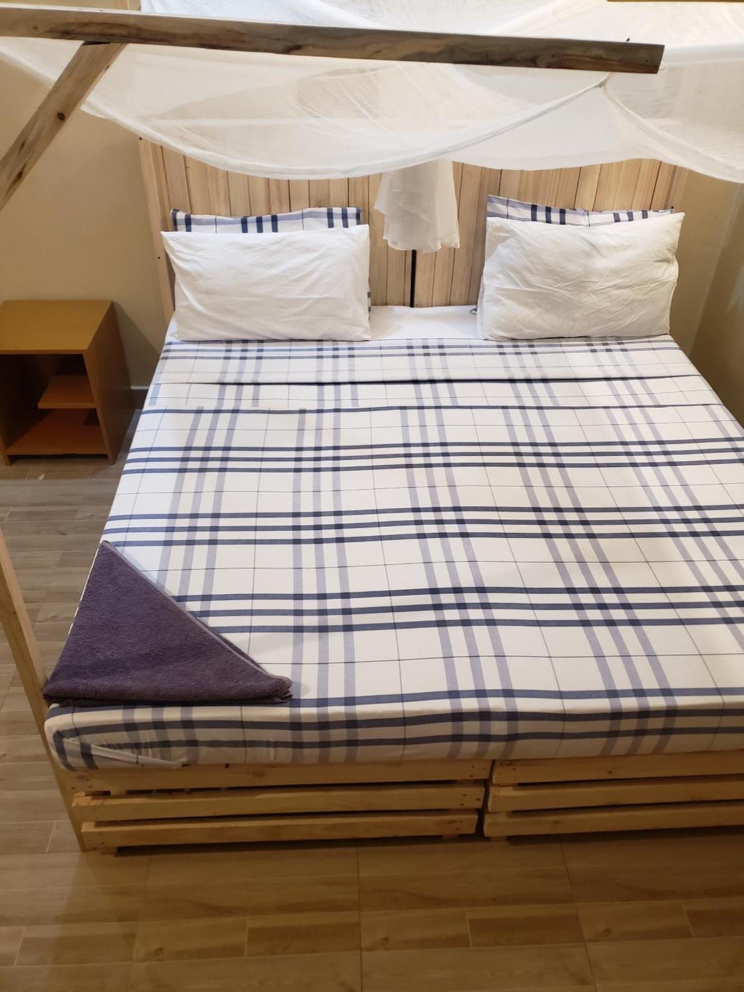 L&J Modern Backpackers Bnb Dar es Salaam Exterior foto